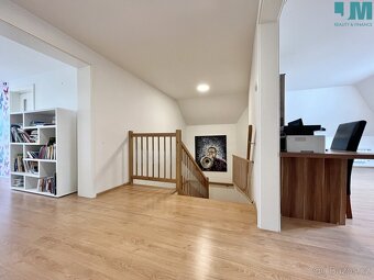 Prodej krásného rodinného domu 369 m2 s pozemkem 2270 m2 - 18