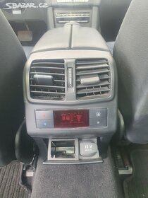 Mercedes-Benz Třídy E 220 Full led 4matic Panorama -DPH - 18