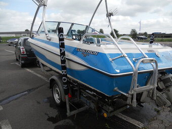 WakeboardWaterskiMotorboat včetně přívěsu s novým Tüv Hobbyi - 18