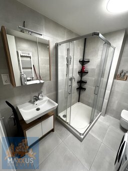 Pronájem moderního bytu 2+kk (56,6 m2) s předzahrádkou a ter - 18