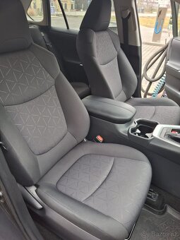 Toyota Rav 4 hybridní - 18