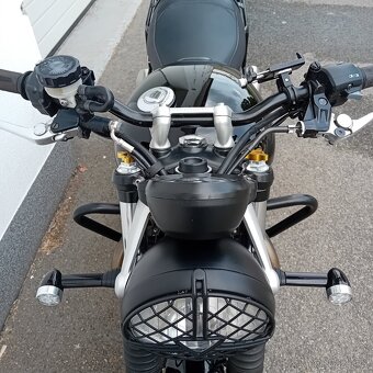 Triumph Street Twin 900 - 18