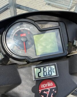 Aprilia SR 50 R, rok 2011 skůtr - 18