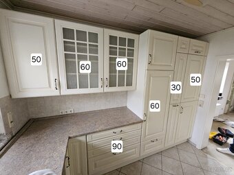 Moderní kuchyňská linka se spotřebiči - 18