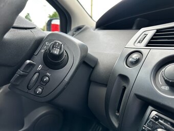 RENAULT SCENIC 1,6i 16v - KLIMATIZACE - TAŽNÉ ZAŘÍZENÍ - 18