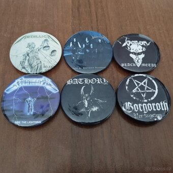 Nášivky,vlajky,trická,privesky,CD,LP,MC - 18