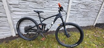 Prodám 2ks zánovních trailbiků GT Sensor Carbon Elite 29" L - 18