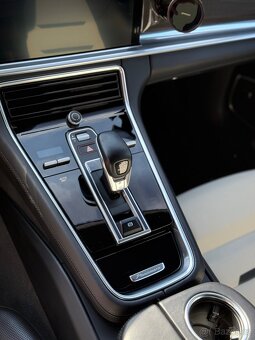 Porsche Panamera 4 E-Hybrid - 18