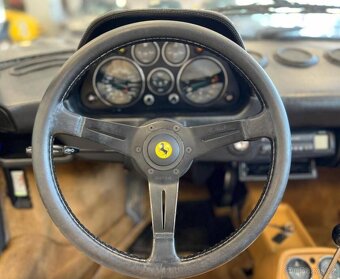 Ferrari 308 GTSi (1982) – ikonický kabriolet - 18