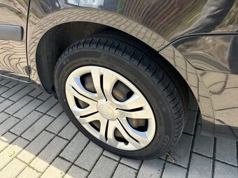 Škoda Fabia II 1.2 TSI / 63kW / 2011 /  KLIMA / DVĚ SADY KOL - 18