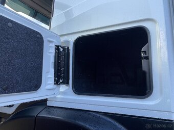 IVECO X-WAY 300X50P HR OFF 6x4 hákový nosič kontejneru 20T - 18