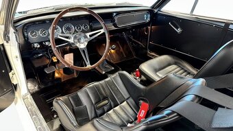 Ford Mustang Shelby GT350R OVC Competition Model z roku 1965 - 18