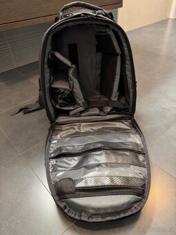 Zrcadlovka Canon EOS 400D + 3 objektivy, 2 stativy a batoh - 18