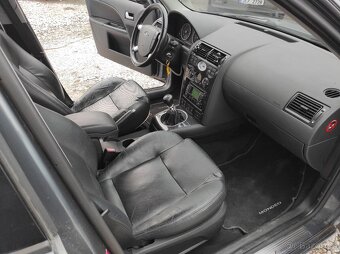 FORD MONDEO 2.5i V6 24V GHIA - 18