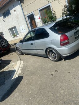 Honda Civic 1.5 EKO hatch - 18
