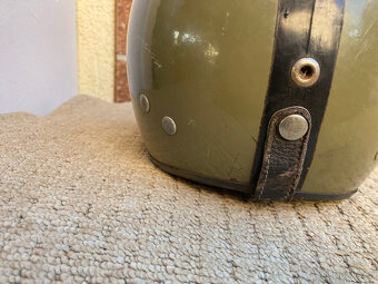 Přilba vojenská na motorku stará za 700 kč - 18