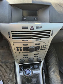Opel Astra H COMBI 2007 1,7CDTI 74kW - DILY z AUTA - 18