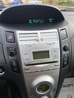 Toyota Yaris 1.3VVT-i  Executive AUTOMAT jen 135tkm - 18