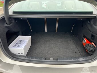 BMW 330e 185kw ČR LED memory nelakováno nebouráno - 18