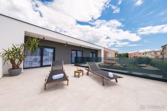 Chorvátsko dizajnová Vila s bazénom a wellness - 18