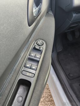 Peugeot 5008 1.6 HDi, 80 kW, r. 2011, 7 míst - 18