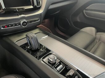 Volvo XC60 B5 173kW AWD R-Design - 18