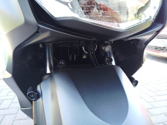 Honda Forza 300 (NF08)  r.v 2019-TOP stav,včetně doplňků - 18
