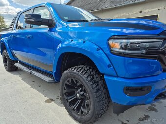 DODGE RAM 1500 5,7 HEMI BUILT TO SERVE 2023 - 18