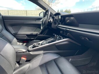 Porsche 911 Carrera 4 - 18