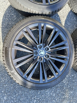 Pěkná zimní orig alu Škoda Superb Continental 235/40/19 8mm - 18