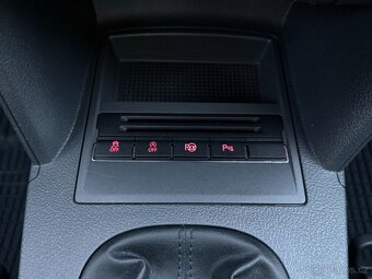 Volkswagen Touran 1,6 TDi HighLine BlueMotion - 18