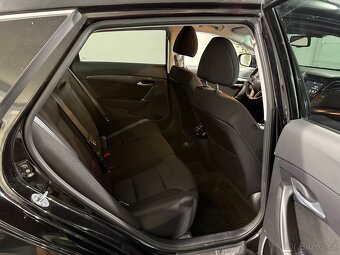 Hyundai i40 2,0 GDI KAMERA VÝHŘEV TOP - 18