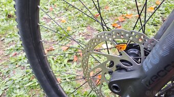 Celoodpružené Carbon horské elektrokolo Trek, Bosch CX - 18