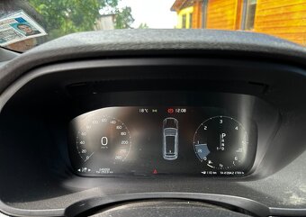 VOLVO V90 R-Design D5 AWD, 2017 + zimní kola - 18