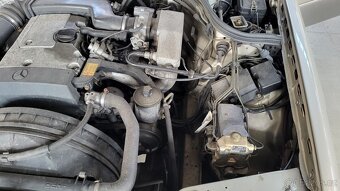 MERCEDES BENZ W124 E200 AUTOMAT TOP STAV - 18