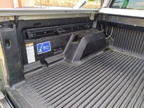 FORD RANGER 2.2 TDCI KIMITED 4x4 MANUÁL - 18