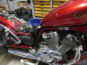 Suzuki VS 800 Intruder - 18