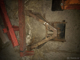 MALOTRAKTOR JOHN DEERE S ČELNÍM NAKLADAČEM - 18