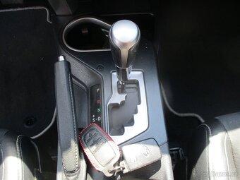 TOYOTA RAV4 2.5Hybrid 145 kW Executive e-CVT 2016 - 18