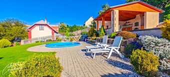 NOVINKA - Prodej krásného rodinného domu s bazénem, dřevěnou - 18