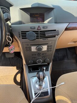 Opel Astra H 1.6 automat - 18