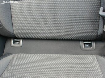 Volkswagen Golf 1,6Mpi aut.klima,parksenzory,po dovozovéSTK - 18