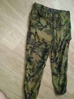Vojenské oblečení, boty, opasek, popruh, barakuda, rukavice. - 18