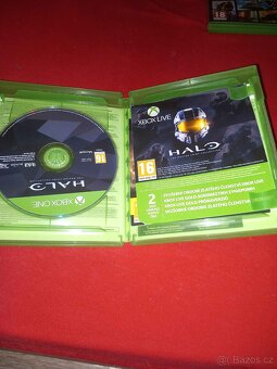 Prodám Xbox One bundle konzole + 2 ovladače + 10 her + Kinec - 18