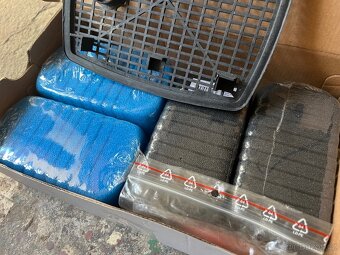 Velky akvariji set police prodana  Vse ostatni zatim je - 18