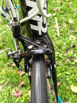 Silniční kolo GIANT DEFY celokarbon - 18