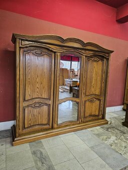 Ložnice Rustikální skříň s posuvnými dveřmi - 18