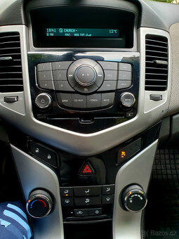 Chevrolet Cruze 1,6 91kw 2012 ČR serviska 151 900 km - 18