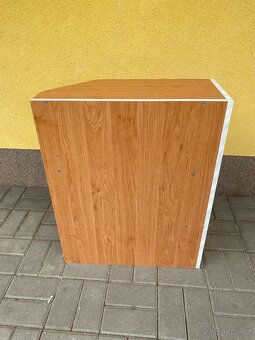 Kuchyňská deska, stůl, skříně a police - 18