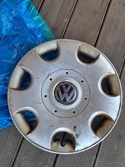 ORIG. POKLICE VW 16",POUZE 1 KS, ORIG. ČÍSLO 1T0601147B RGZ - 18